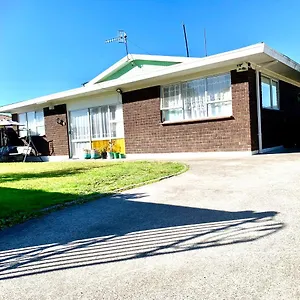  Holiday home Center House New Zealand